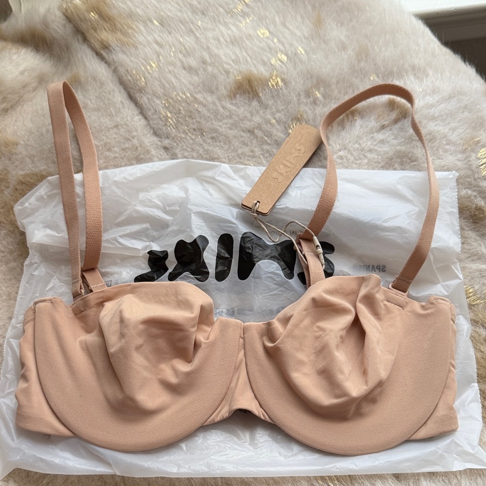 NWT Skims Smoothing Strapless Bra